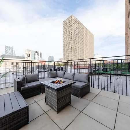 Mccormick Place 2Br Suite With Patio, Skyline View And Optional Parking Sleeps 6 Near Soldier Field And Grant Park