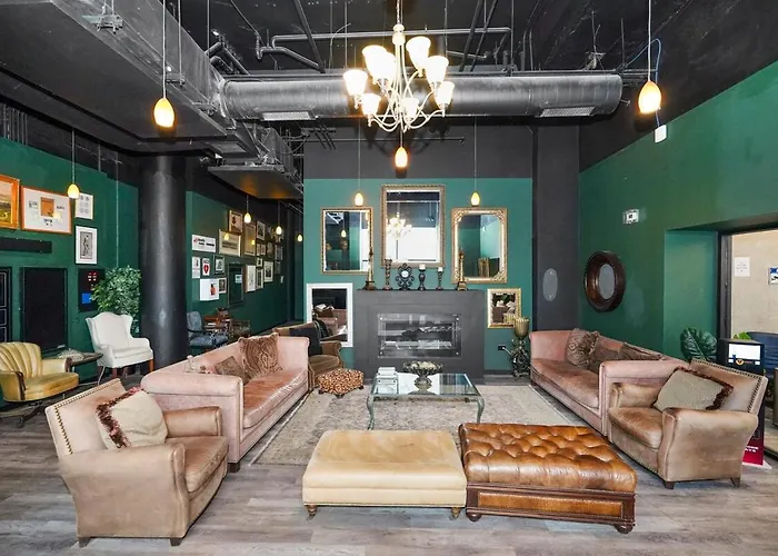 Mccormick Place 2br With Patio, Skyline View And Optional Parking Sleeps 6 Near Soldier Field And Grant Park