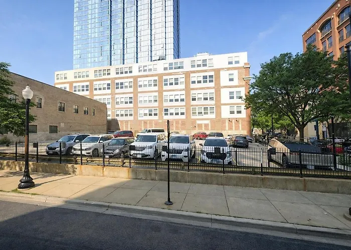 Apartamento Mccormick Place 2br With Patio, Skyline View And Optional Parking Sleeps 6 Near Soldier Field And Grant Park *