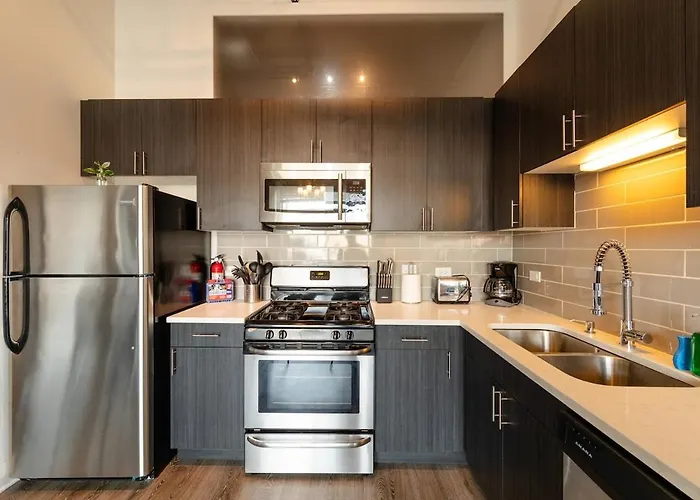 Mccormick Place 2br With Patio, Skyline View And Optional Parking Sleeps 6 Near Soldier Field And Grant Park * Chicago