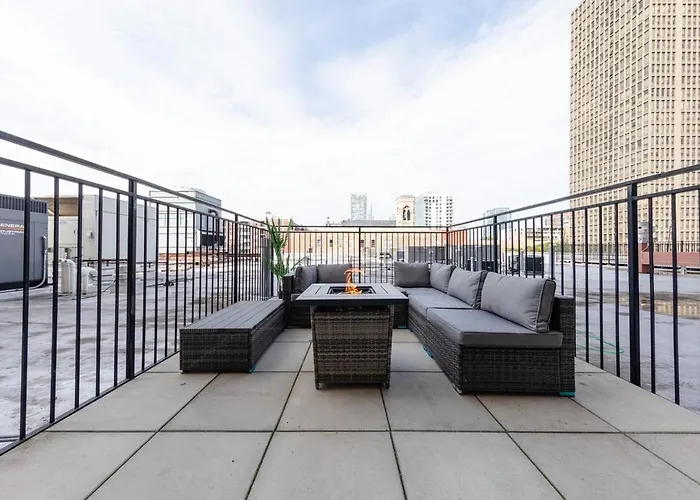 Apartamento Mccormick Place 2br With Patio, Skyline View And Optional Parking Sleeps 6 Near Soldier Field And Grant Park Chicago