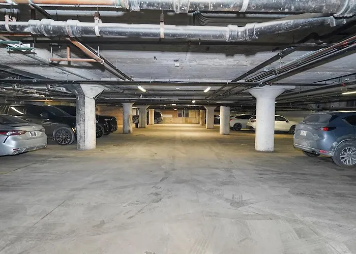 Mccormick Place 2br With Patio, Skyline View And Optional Parking Sleeps 6 Near Soldier Field And Grant Park *
